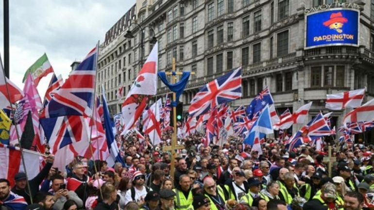 Londres : 60.000 personnes à la marche d'extrême droite, 20.000 à la contre-manifestation