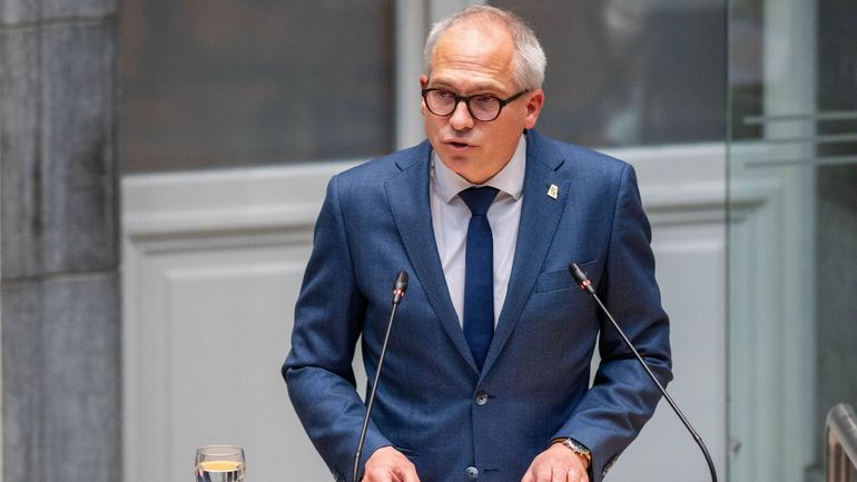 Budget flamand : l'équilibre budgétaire est atteint moyennant des économies qui toucheront les ménages