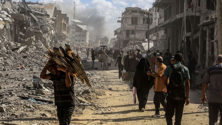 Cessez-le-feu à Gaza : des milliers de déplacés sur le chemin du retour à travers le territoire palestinien
