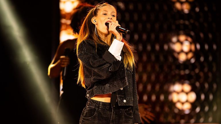 The Voice Kids : Zoé ose Céline Dion et touche le public et les coachs en plein cœur The Voice Kids : Zoé ose Céline Dion et touche le public et les coachs en plein cœur