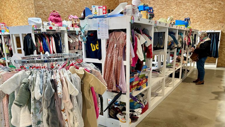 Alternative aux brocantes extérieures et à internet : le concept des dépôts-vente a le vent en poupe