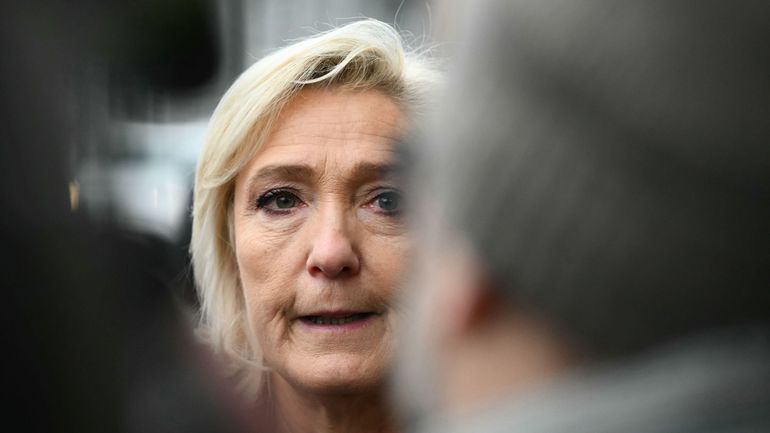 Le paradoxe de Marine Le Pen : fréquentable en France, frontale en Europe
