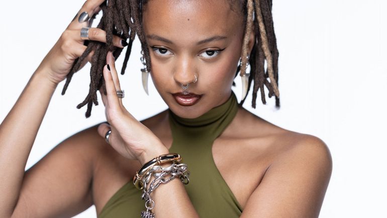 "Culture en Prime" : Avec "Je ne l'ai jamais dit à personne", la chanteuse Camille Yembe lève le voile sur son histoire