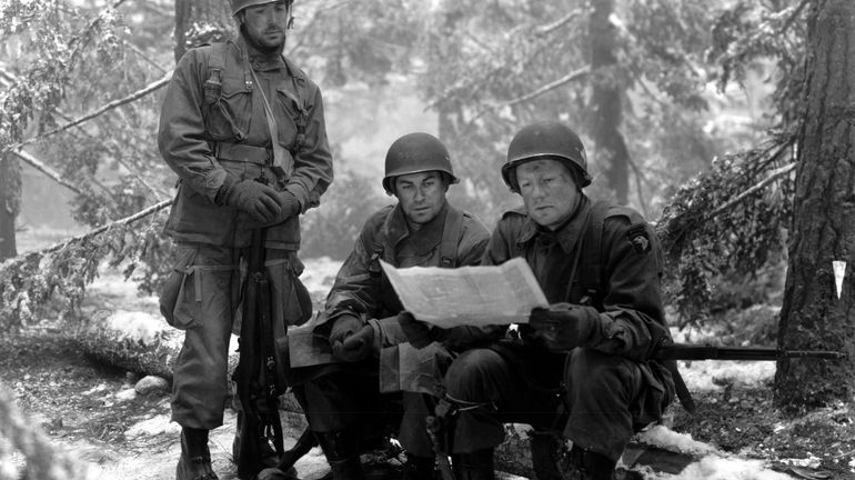 Filmer la guerre sans héroïsme : "Bastogne", une plongée réaliste dans la bataille des Ardennes Filmer la guerre sans héroïsme : "Bastogne", une plongée réaliste dans la bataille des Ardennes