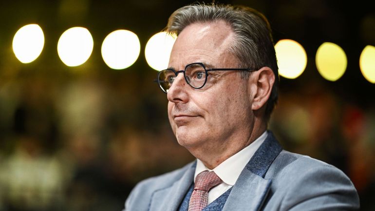 Un an du gouvernement fédéral de Bart De Wever : de l'animal politique au Premier ministre