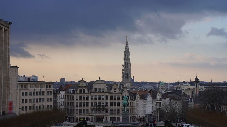 La revue de presse : 7 partis en conclave pour former enfin un gouvernement bruxellois après plus de 600 jours, tout ça pour ça !