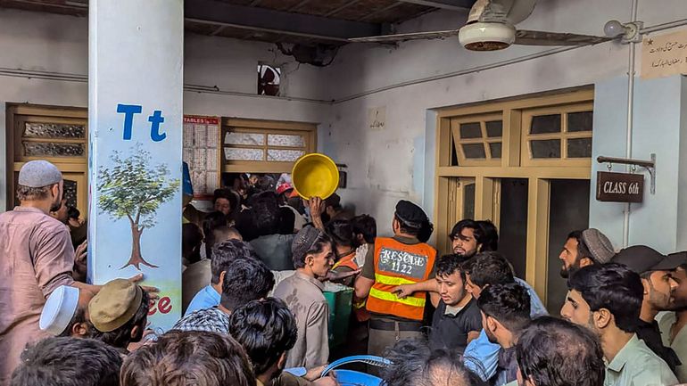 Pakistan : l'effondrement d'un toit d'une école tue un enseignant et près de trente enfants à Peshawar