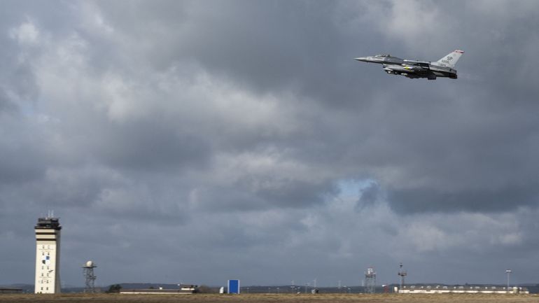 Allemagne : un avion militaire s'écrase sur une base américaine, un pilote blessé