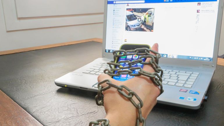 Les réseaux sociaux sont-ils en train de devenir les nouveaux produits dangereux ?