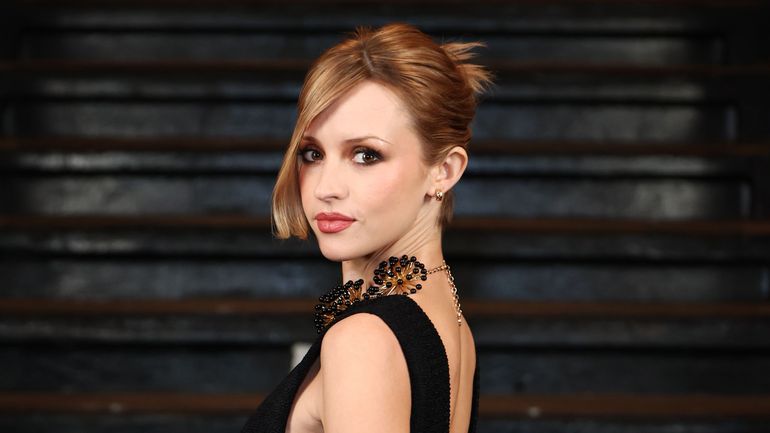 Angèle fête ses 30 ans : comment la star belge a transformé la pop francophone