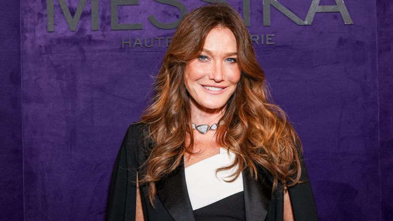 "Je termine cinq ans d’hormonothérapie" : Carla Bruni raconte son combat contre le cancer du sein