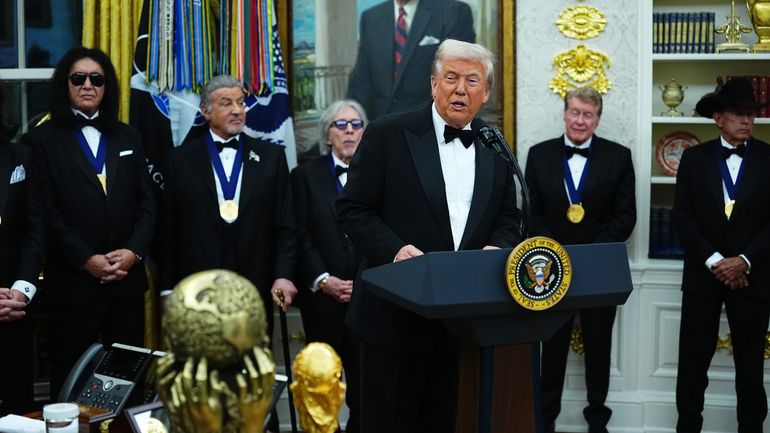 Trump préside les Kennedy Center Honors 2025 : KISS et Stallone distingués malgré les critiques passées