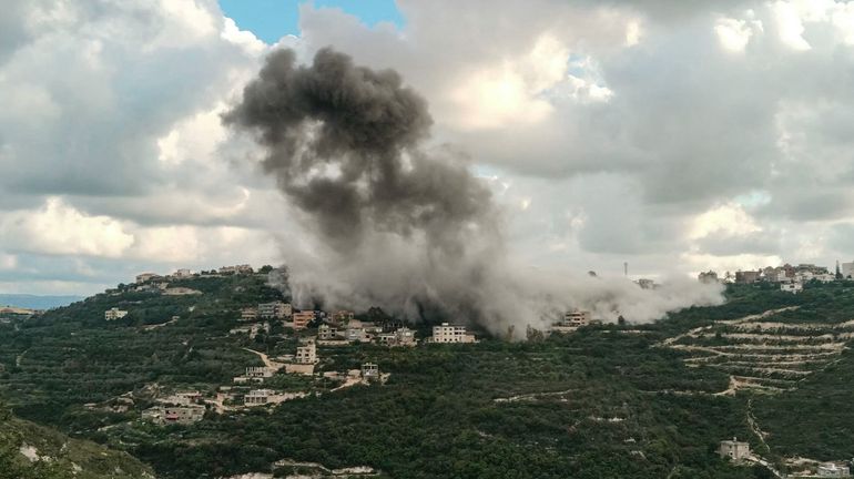 Guerre au Moyen-Orient : Trump durcit le ton à Ormuz, l'Iran ne "cédera à aucune menace", tensions au Liban