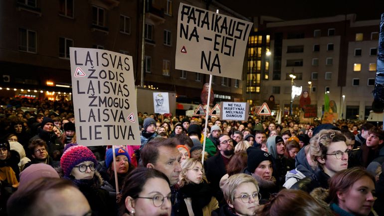 Les médias publics européens sous pression, de Prague à Paris en passant par Vilnius et Bruxelles