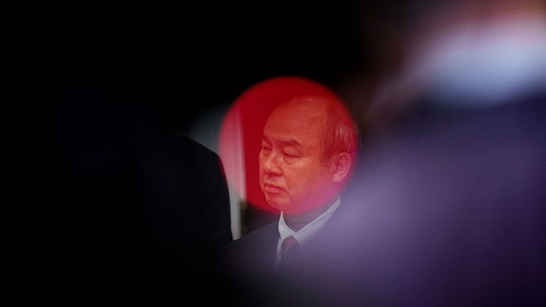 Les humains seront des "poissons rouges" pour l’IA : déclaration choc du patron de Softbank