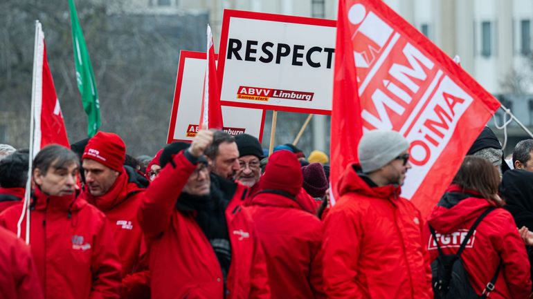 Grève des trains SNCB et des bus TEC : en soutien aux cheminots, les syndicats manifestent à Bruxelles