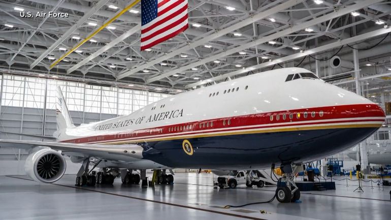 Donald Trump a reçu son nouvel Air Force One : une "Maison Blanche volante" offerte par le Qatar et qui suscite des interrogations