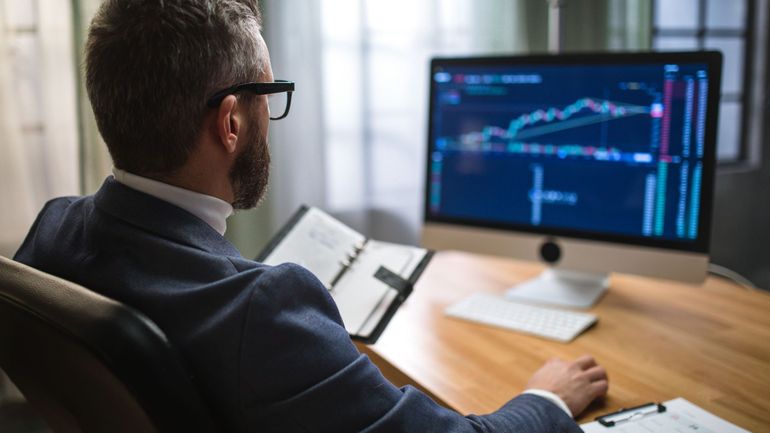 Les patrons du Bel 20 ont déjà gagné "l'équivalent du salaire des travailleurs belges" ce 8 janvier déplore le syndicat chrétien