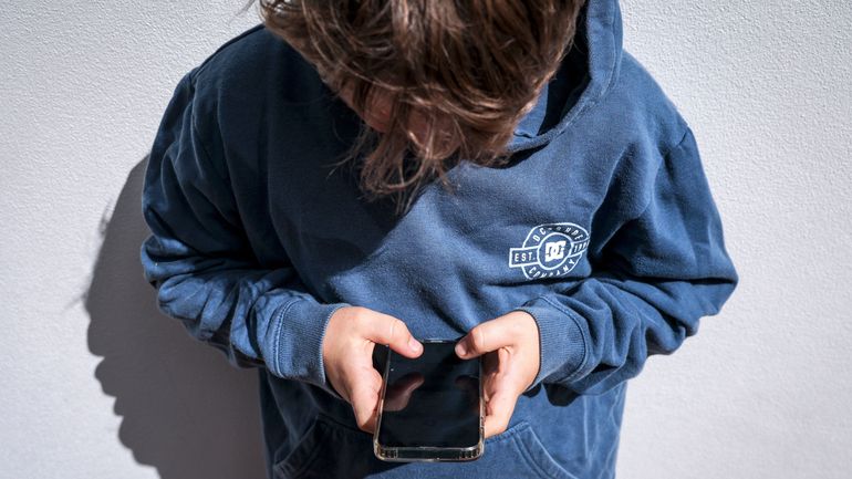 Internet est une jungle pour nos enfants : l’Union européenne veut légiférer l'accès des plus jeunes aux réseaux sociaux Internet est une jungle pour nos enfants : l’Union européenne veut légiférer l'accès des plus jeunes aux réseaux sociaux