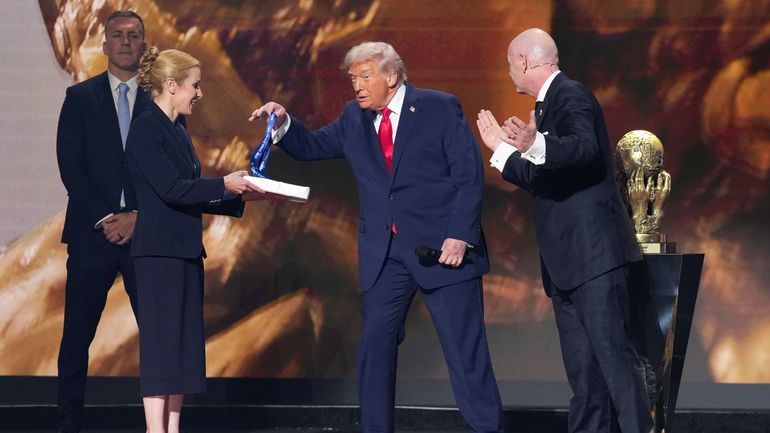 Donald Trump reçoit le "prix de la paix de la FIFA" : un prix controversé, taillé sur mesure pour le président américain
