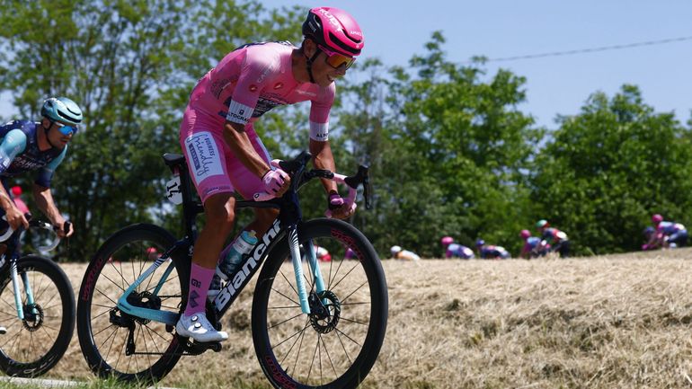 Direct commenté - Giro 2026, 14e étape : Eulalio peut-il garder son maillot rose ? Une grosse échappée à l'avant