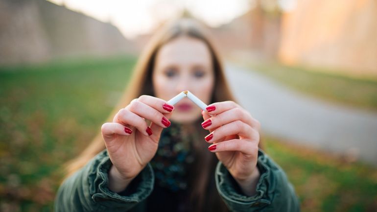 Le Royaume-Uni approuve l’interdiction de fumer pour toutes les personnes nées à partir de 2009.