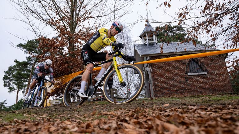 Wout van Aert déçu après sa deuxième place au sprint à Heusden-Zolder : "Nous étions au même niveau"