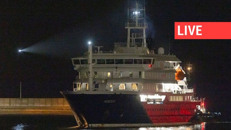 Direct - Hantavirus : le débarquement des passagers du navire Hondius arrivé à Tenerife va commencer