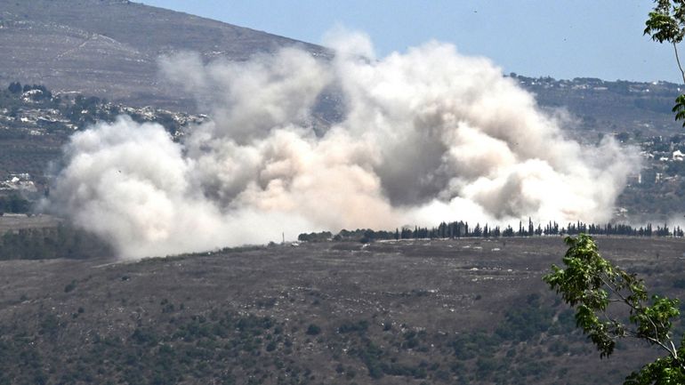 Guerre au Proche-Orient : l'armée israélienne annonce avoir tué plusieurs membres du Hezbollah dans le sud du Liban où les démolitions se poursuivent