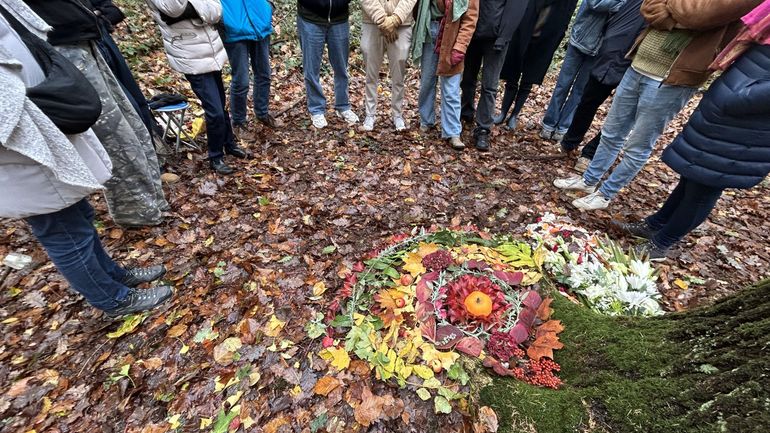 Après une crémation, que faire des cendres ? Mer, jardin, forêt, où peut-on les disperser ? Après une crémation, que faire des cendres ? Mer, jardin, forêt, où peut-on les disperser ?