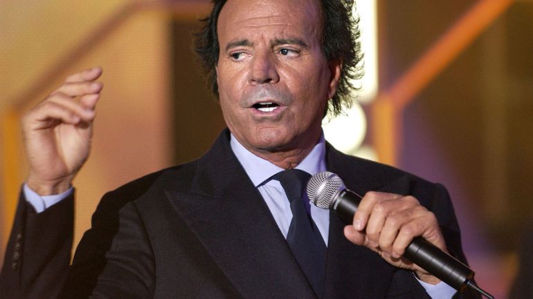 "Des accusations fausses" : Julio Iglesias dément les accusations d'agressions sexuelles d'ex-employées