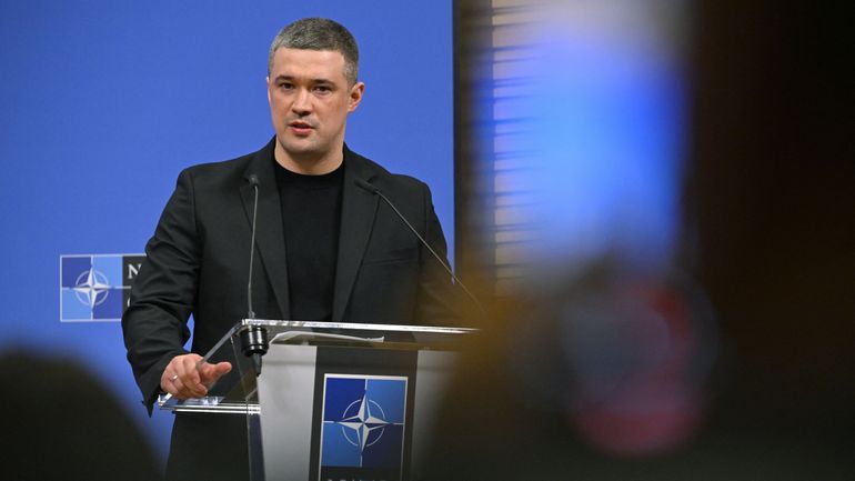 Guerre en Ukraine : le ministre de la Défense annonce sa démission
