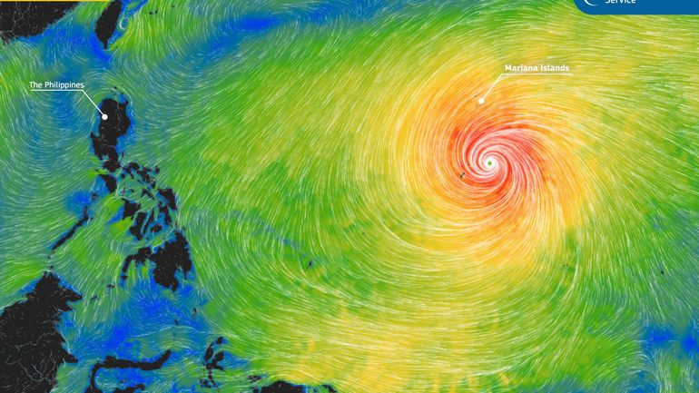 L'image satellite du jour : le super typhon Sinlaku a violemment balayé les îles Mariannes dans l'océan Pacifique