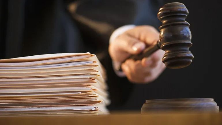 5 à 10 ans de prison requis contre un greffier pour le détournement de 190.000 euros