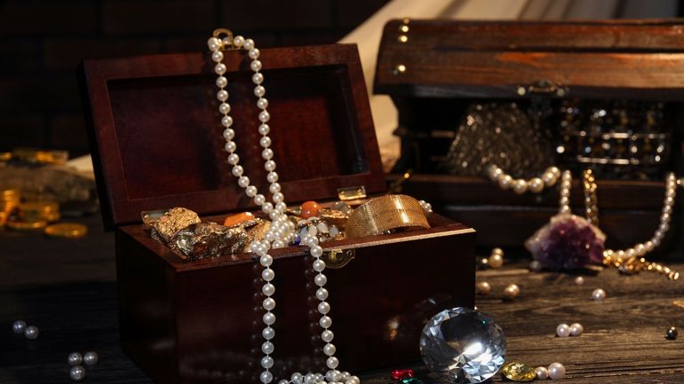 Le gouvernement de Giorgia Meloni en est-il réduit à chercher l'or privé des Italiens ?