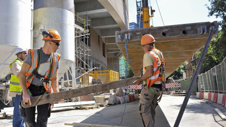 Guerre au Moyen-Orient : le secteur de la construction s'inquiète d'une future hausse des prix des matériaux selon Embuild