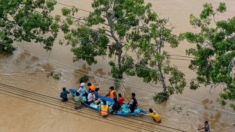 Vietnam : le bilan des inondations monte à 90 morts