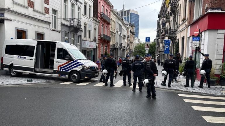 Contestation du secteur de l'enseignement : plus d'un millier de manifestants aux alentours du Parlement de la FWB contre le décret programme