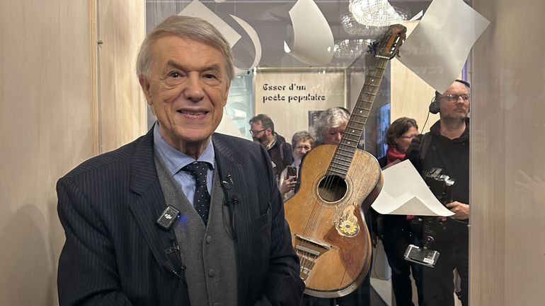 Adamo découvre l’exposition dédiée à sa jeunesse à Jemappes