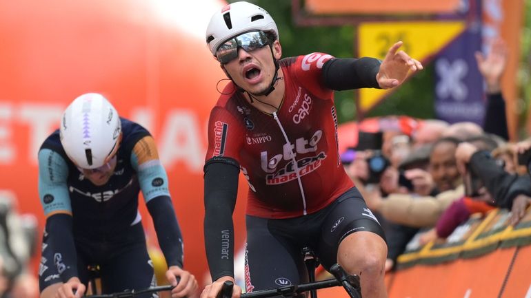 Tour de Wallonie : Arnaud De Lie surgit avec puissance dans le final et remporte la 4e étape