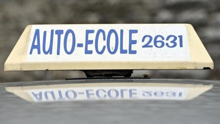 Le permis de conduire gagne à nouveau en popularité chez les jeunes