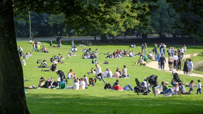 Sept jeunes inculpés pour avoir déshabillé, roué de coups et filmé un autre jeune relâché nu au Bois de la Cambre
