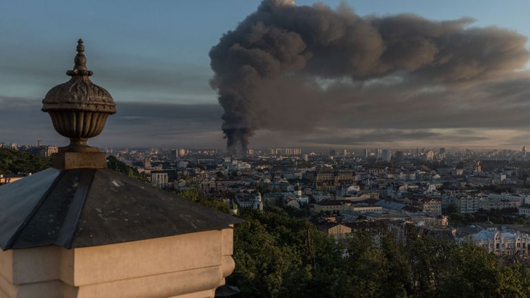 Guerre en Ukraine : au moins 17 morts et 90 blessés à Kiev dans "les pires frappes russes sur la capitale"