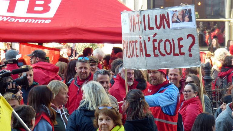Réformes de l'enseignement, le grand ras-le-bol des profs ? "Leur incertitude vient de l'absence de concertation"