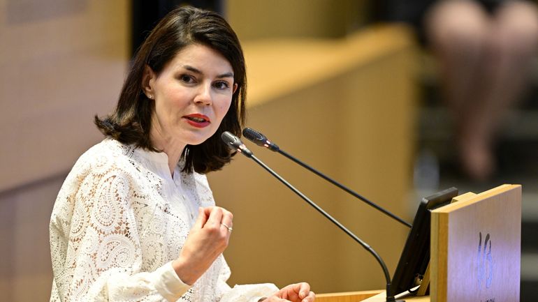 Travailler plus sans être payé plus ? Valérie Glatigny assume l'ajout de 2 heures supplémentaires pour les profs du secondaire supérieur