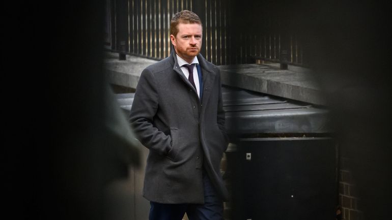 Au Royaume-Uni, l'affaire Epstein provoque la démission du chef de cabinet de Keir Starmer