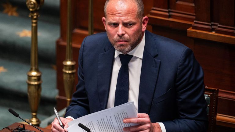 Intrusion de drones dans l'espace aérien : le ministre Francken et la Défense justifie l'achat de matériel pour 50 millions d'euros sans appels d'offres