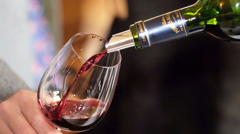 Dans les entreprises, l'alcool a quasiment disparu des frigos, mais reste toléré lors de festivités