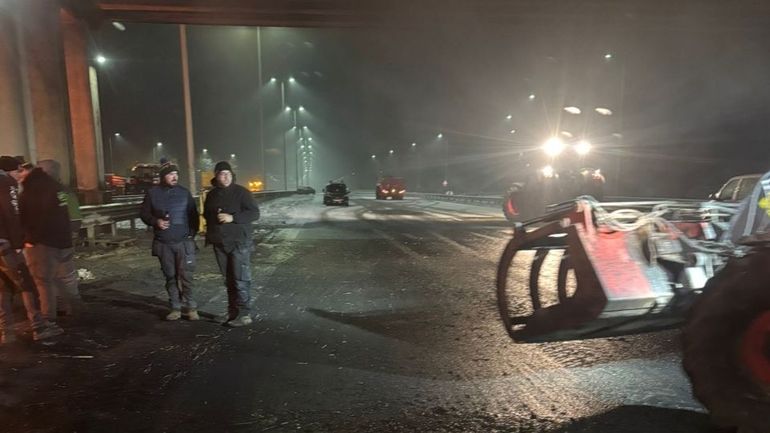 Mobilisation des agriculteurs : le blocage levé à l'échangeur de Haut Ittre et bientôt à Courrière