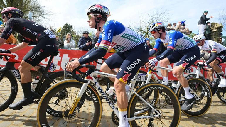 Direct commenté - Amstel Gold Race : Remco Evenepoel très attendu, 9 hommes en tête (Direct audio 14H)